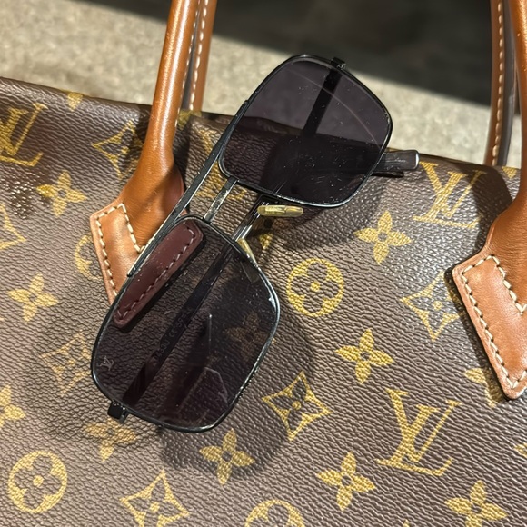 Authentic Louis Vuitton Attitude sunglasses - Picture 1 of 8